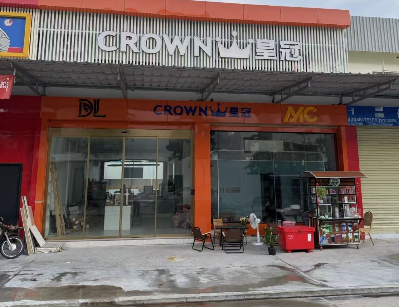 CROWN SmartDoor & CleanRoom storefront with automatic glass doors, Phnom Penh